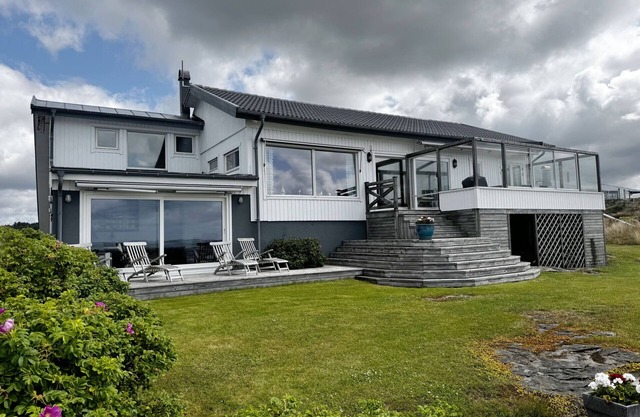 Exclusive Beachfront Villa in Åsa – Sauna, Jacuzzi & Panoramic Sea View | SE02102