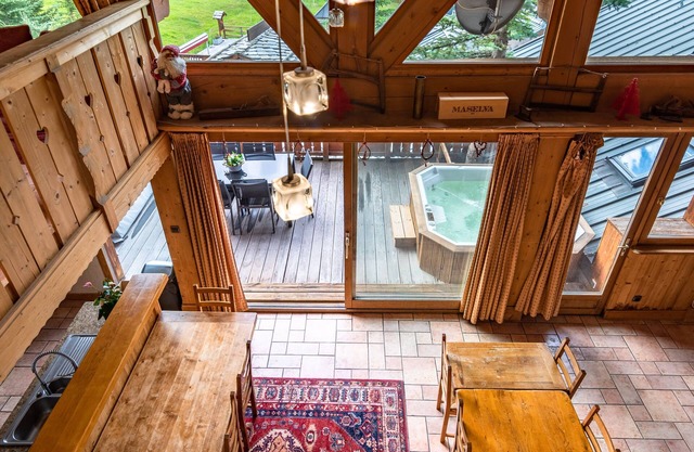 Exclusive Chalet skis