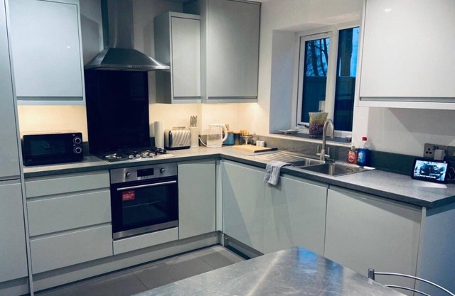 Exclusive detached luxury home free WIFI parking