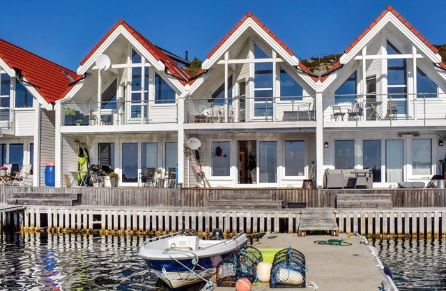 Exclusive house by the sea in a beautiful natural setting.