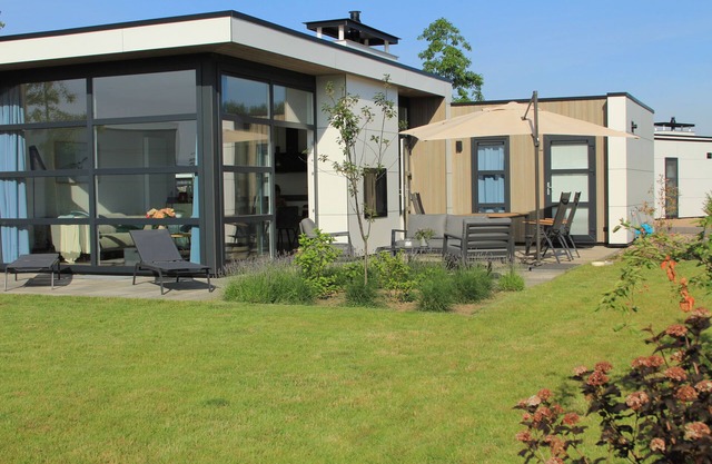 Exclusive L-Cube with Airco, fenced garden and large S/W terrace