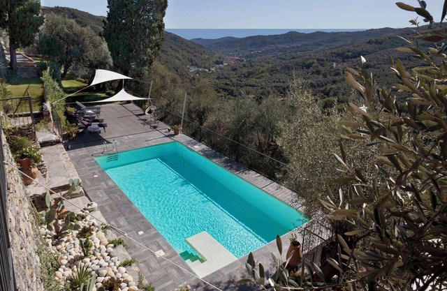 Exclusive mansion with pool in panoramic position