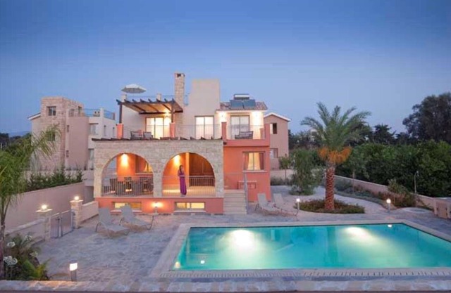 Exclusive Private Sandy Beach - 4 Bed Villa - Heated Pool - Hot Tub -Games Room