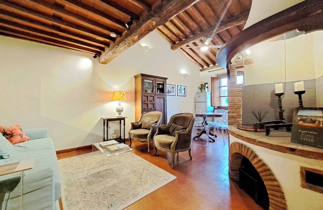 Exclusive retreat in the historic center of Lucca, overlooking Piazza Anfiteatro