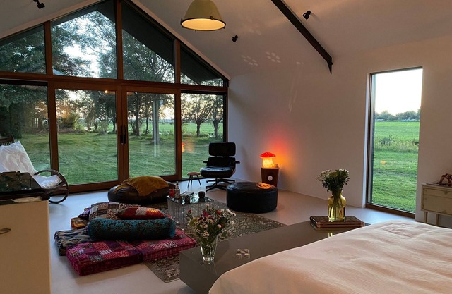 Exclusive Romantic Amsterdam Retreat: Luxurious Oasis Near the Heart of the City