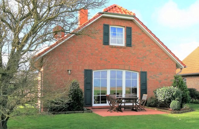 Exclusive vacation home in a quiet location with a view of the dyke. Wallbox from 03/26