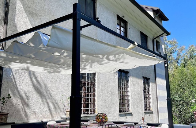 Exclusive villa with garden and pool, within a private historic park