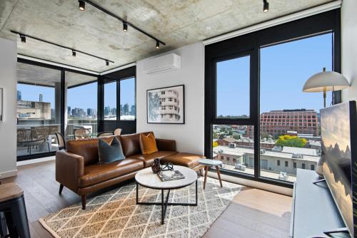 Executive 2-Bed Apartment with Views, Gym and Pool