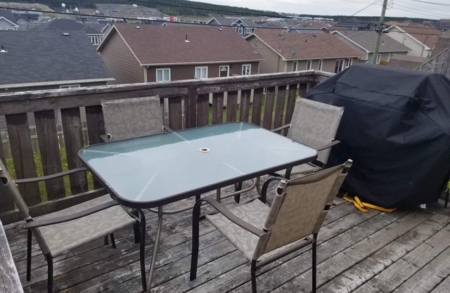 Executive cozy home with 3 beds, work station & gym