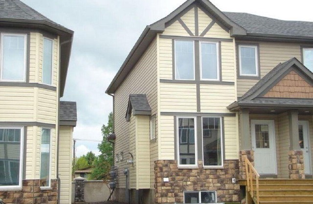 * Executive Fully Furnished Upgraded Home *