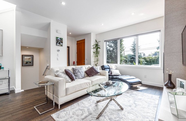 Executive Home, Trendy Kensington near Downtown