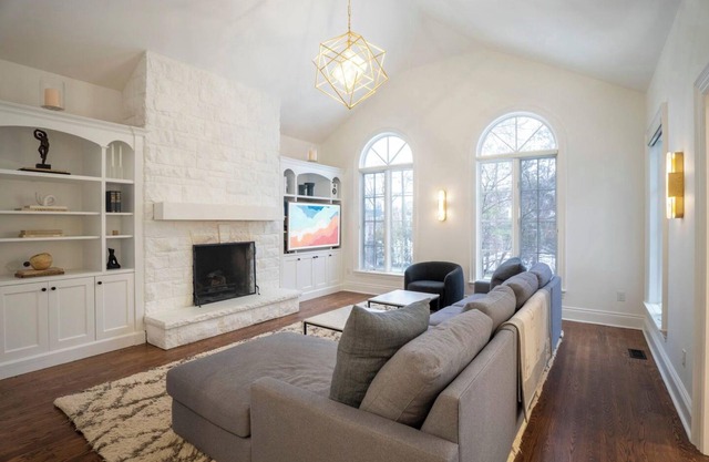 Executive Home With Luxury Amenities and Large Private Yard