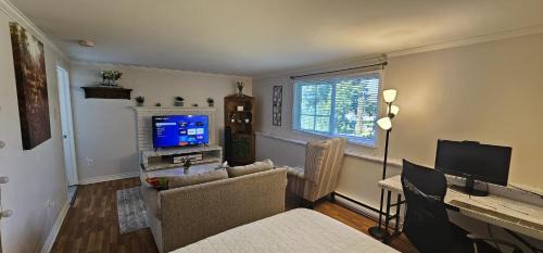 Executive room in a cozy Apt