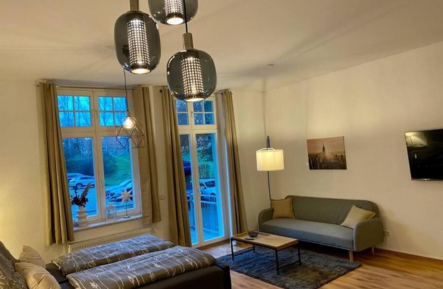 Exkl. helles Apartment mit Balkon, WLAN& Parkplatz