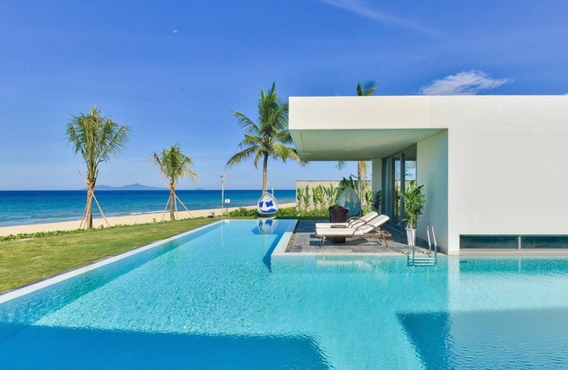 Exotic 6-BDR Beachfront Villa with 200sqm pool
