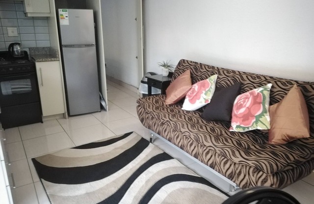 Exotic cool Bluebird Guest apartment- 5 min to beach