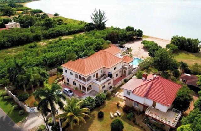 Experience the natural unspoiled beauty of Black River w/ your own beach & pool