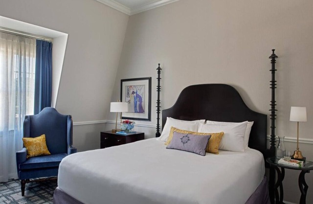 Experience Soothing Moments & Luxury! Near The Elms Mansion! with Onsite Parking