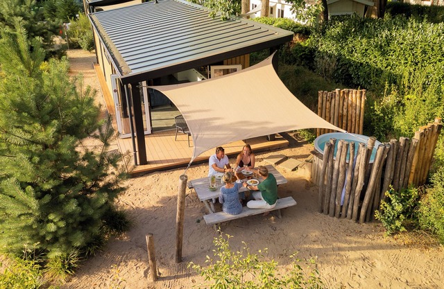 Experience the genuine Veluwe feeling in this relaxed Sand Lodge