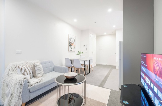 Experience the Heartbeat of Melbourne CBD 1BR