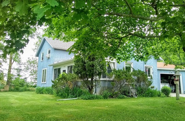 Experience Wisconsin in an old farmhouse in the beautiful Kettle Moraine