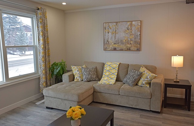 EXQUISITE 3BD HOUSE CLOSE TO AIRPORT, PL HOSP, DOWNTOWN, SLEEPS 7