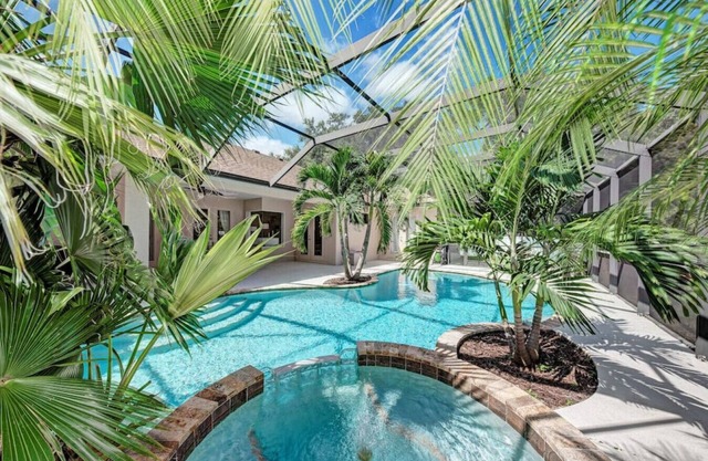 Exquisite modern home with pool - 10 min to beach