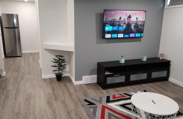 Exquisitely Finished 1 Bedroom, 1 Bath Modern & Homely Suite.