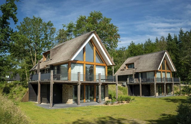 Extra luxury 10-person holiday cottage in the holiday park Landal PUUR Exloo