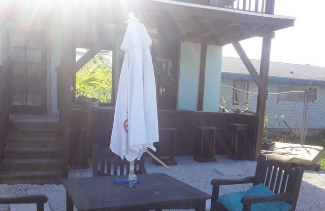 Exuma feed da sharks villa 2mins 2 beach pool n car rental