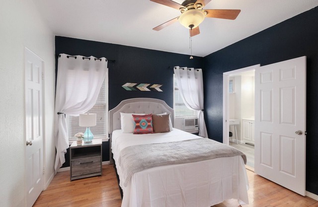 F1-10% OFF NEW Updated, Cozy & Clean Fast WiFi 2BR & 2BA Monthly Rental