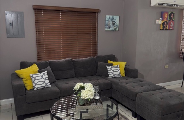 Fabulous 2-bedroom house with AC in Montego Bay