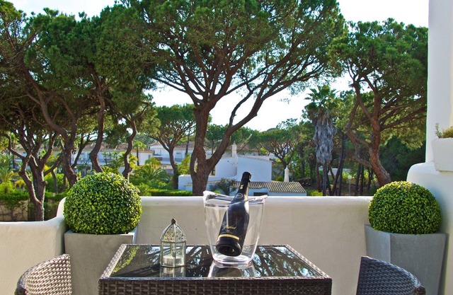 Fabulous 2 bedroom townhouse close to Quinta do Lago and Vale do Lobo