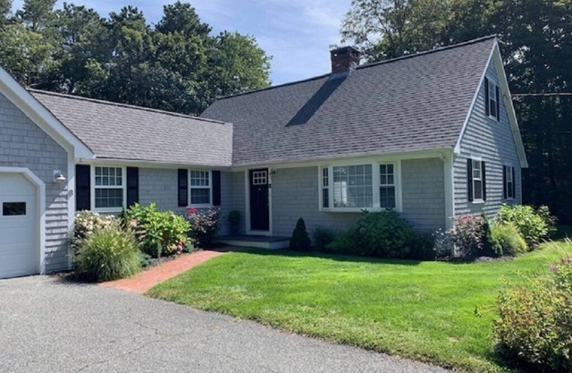 Fabulous 3BR/3BA vacation house in Cotuit that sleeps 8 and only 1 mile to beach
