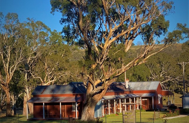 Fabulous Country Stay on New England cattle & sheep property