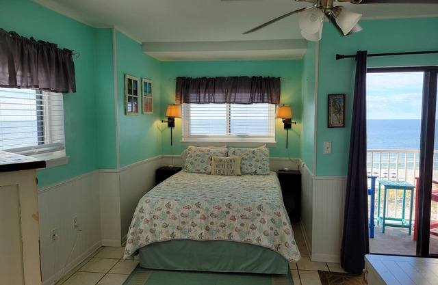 Fabulous Gulf Front Corner Sunsuite! Indoor Pool! Oct 14-31, is Available!
