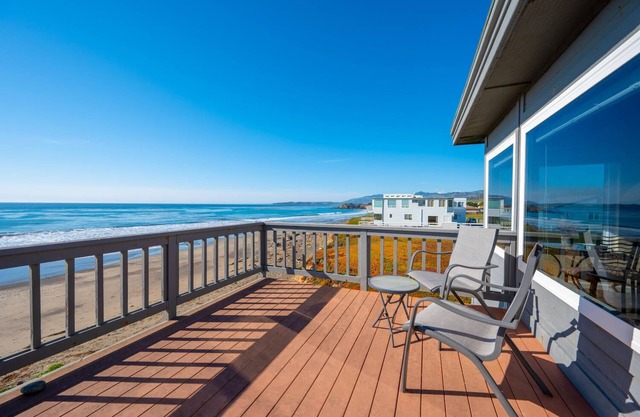 Fabulous, Oceanfront Condo in San Simeon! Beautiful Views, Great Location!
