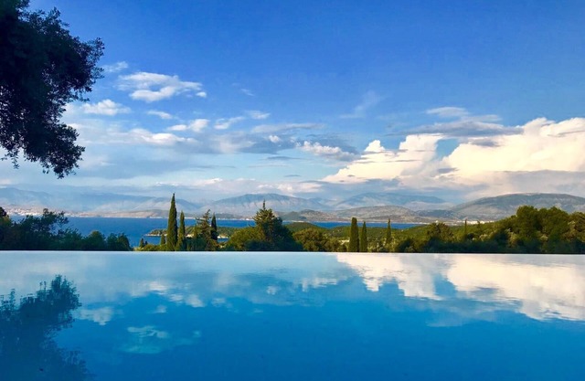 Fabulous villa with infinity pool and stunning views near harbour of Kassiopi