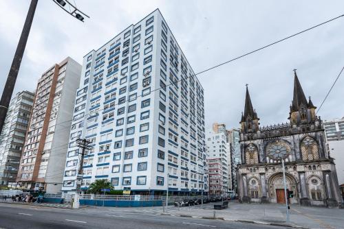 Facing Embaré beach next to the Basilica