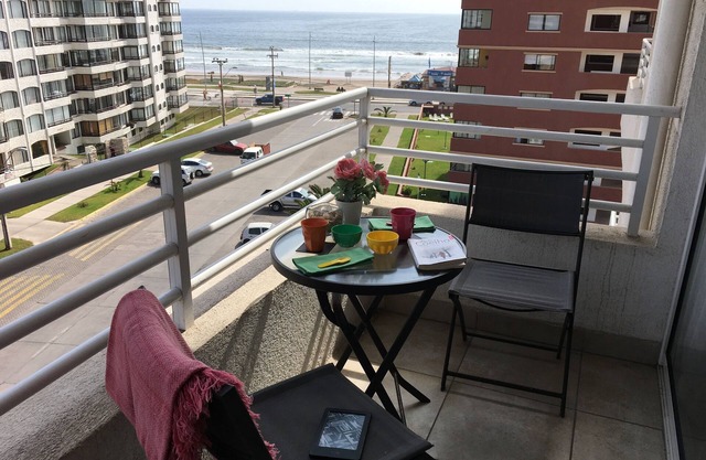 Facing the sea, high-speed wifi, fully equipped.