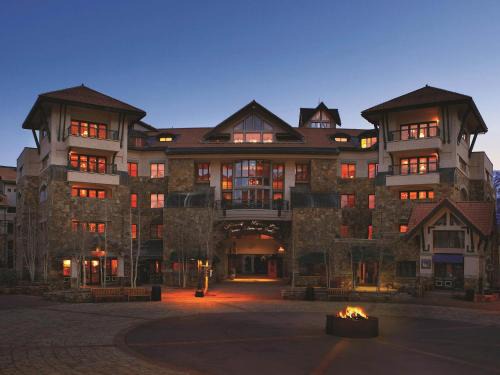 Fairmont Heritage Place, Franz Klammer Lodge