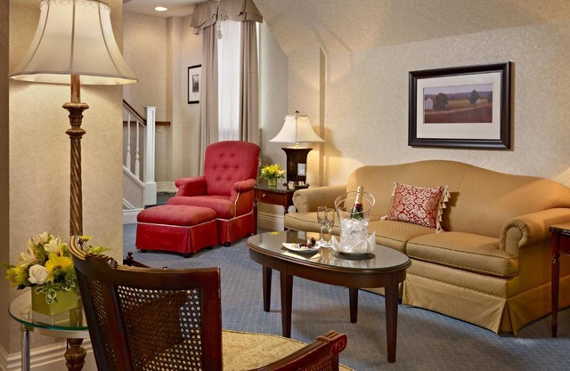 Fairmont Hotel Macdonald