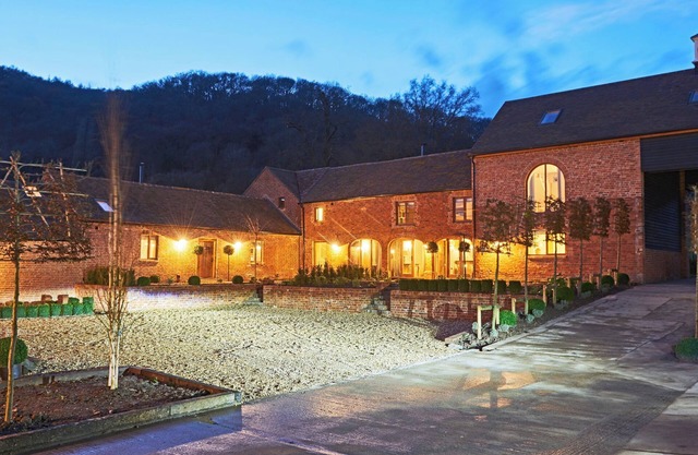 Fairoaks Barns