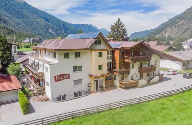 Falkner by Interhome