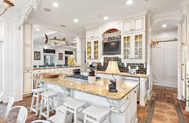 Fall Availability! 6 Primary Suites! Pool Table! Ping Pong! Close to Seaside!