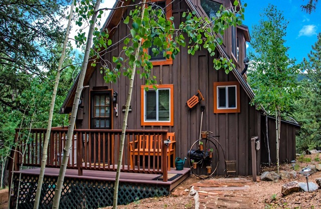 Fall GetAway in Pikes Peak Country, 4+Acres, Mountain Views, Wildlife, Free WiFi