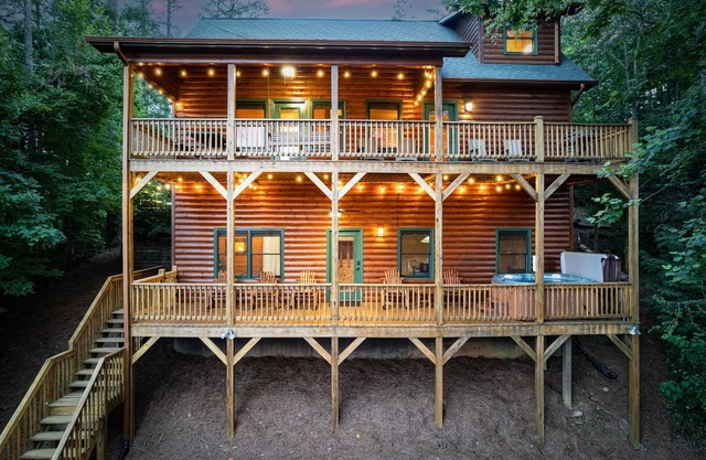 Fall Special! 3 King Suites, Creek, 15 mins 2 BR