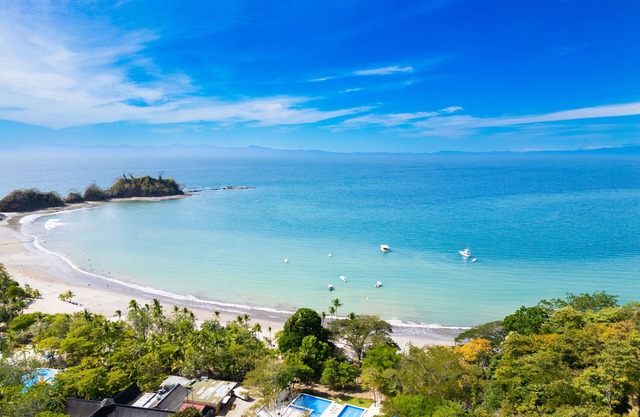 Families&Couples Deluxe Ocean-View Apt 2min walk Mantas Beach 1.5hr from SanJose
