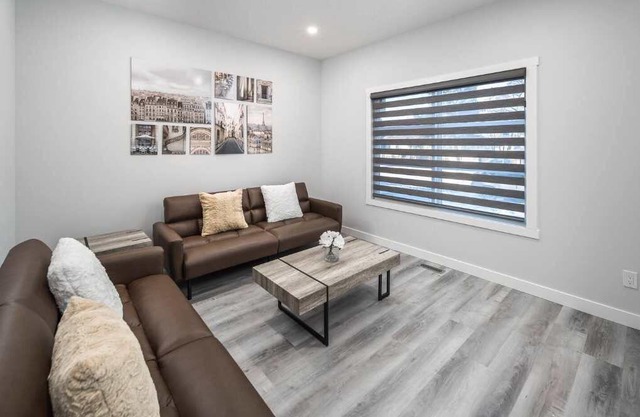 Family: 3BR w Yard, FREE Banff Pass, Wine, Netflix