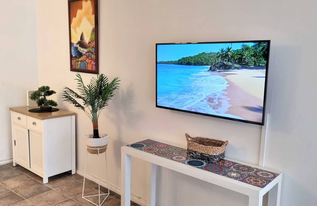 ♥ Family and renovated apartment steps from the beach ♥